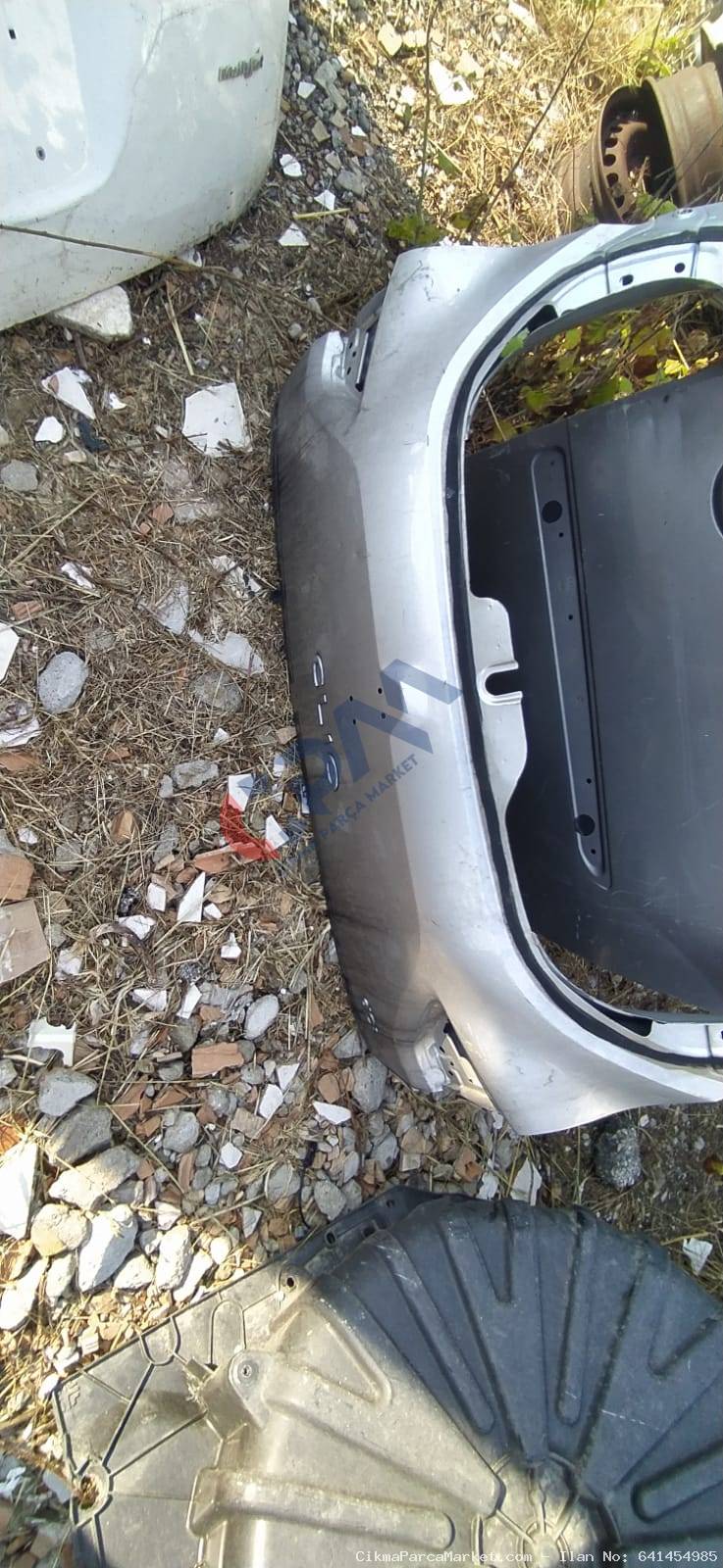 2013 2017 Renault Clio Arka bagaj kapağı Bagaj Kapağı