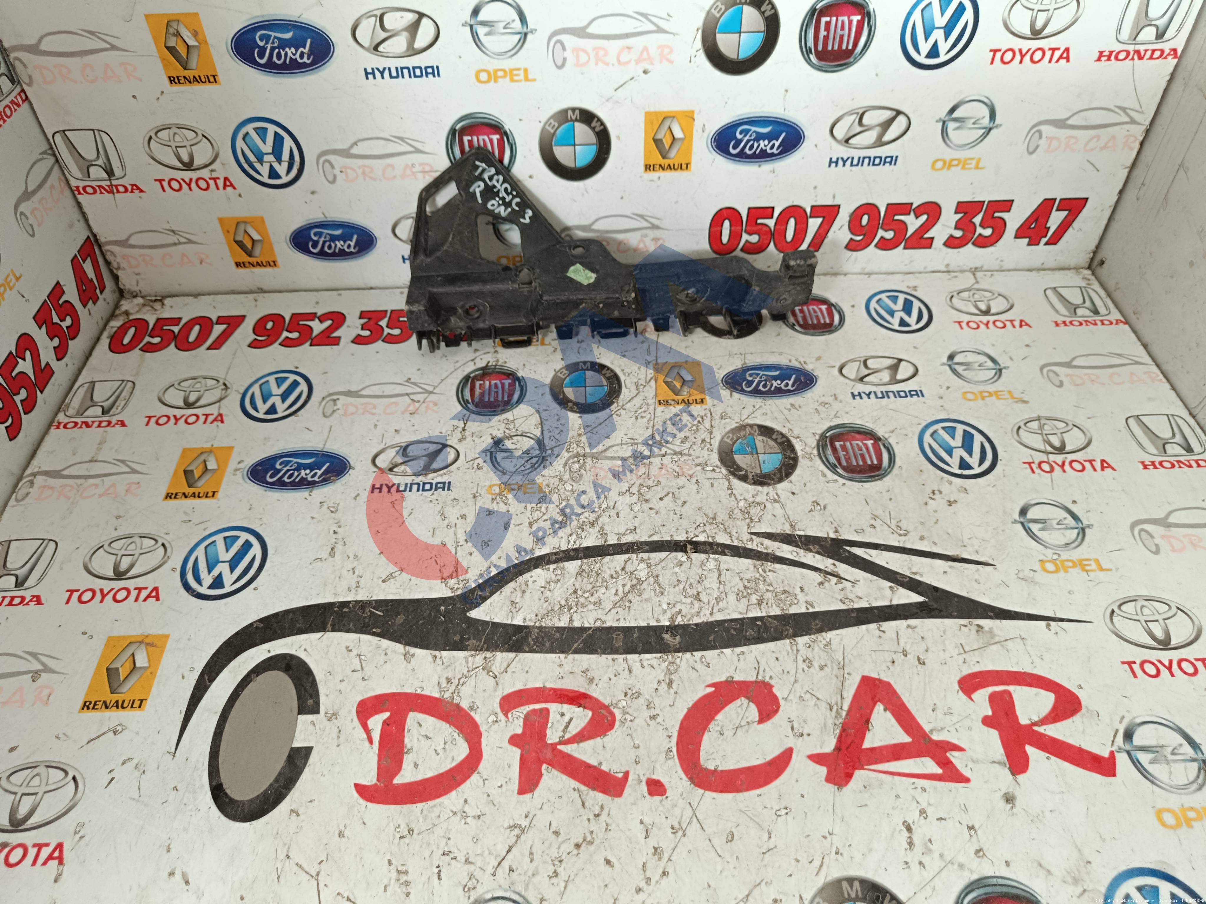 Renault Trafic 3 Sağ Ön Tampon Braketi 6222004446R