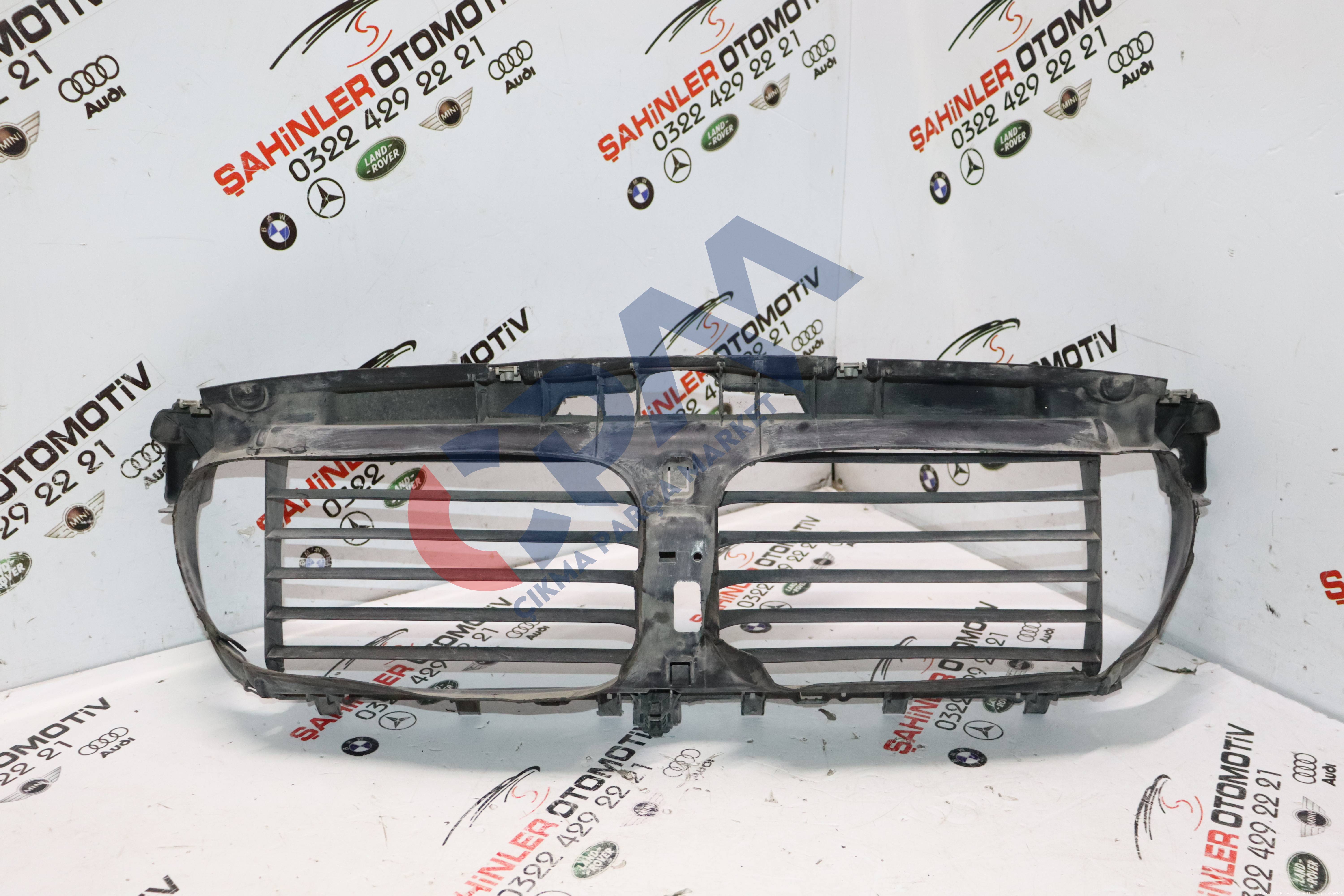 BMW 5 Serisi f10 f11 Üst Radyatör Braketi 733289205