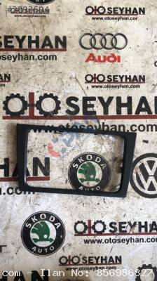 5K0858063 Volkswagen Golf 6 göğüs teyp çerçevesi