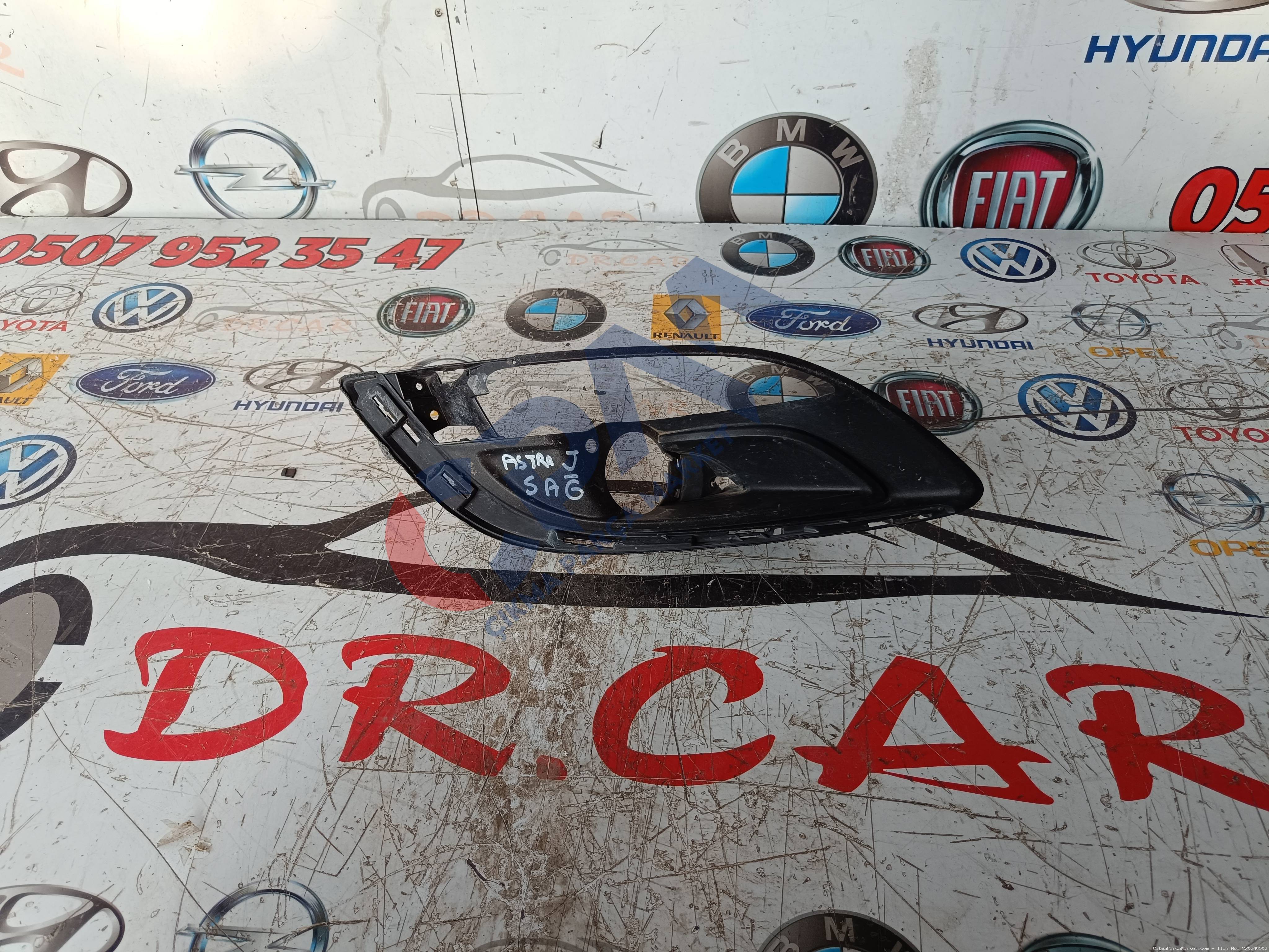 Opel Astra J Sağ Sis Farı Çerçevesi 13387225