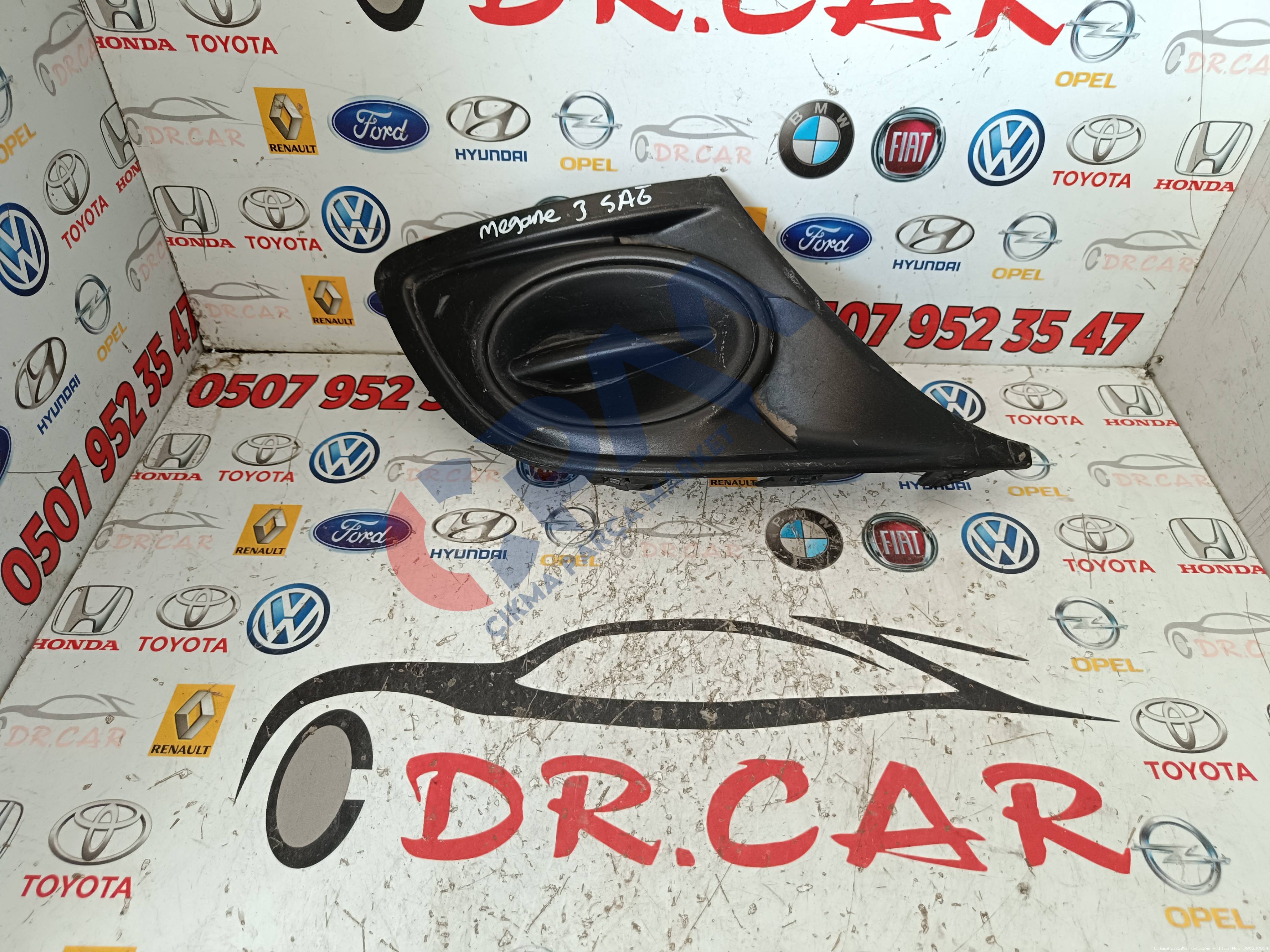 Renault Megane 3 Sağ Ön Sis Farı Çerçevesi 623832687R