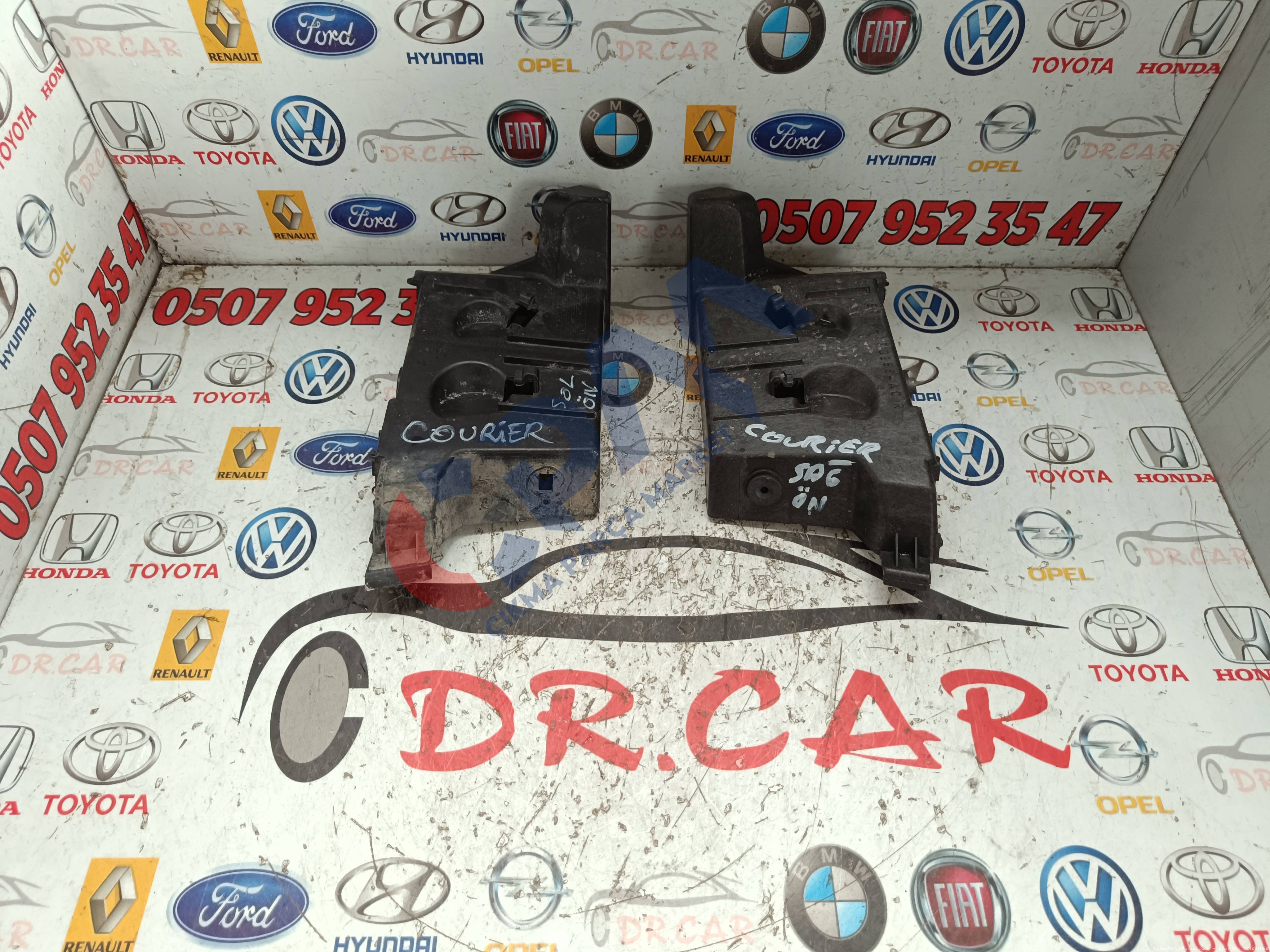 Ford Tourneo Courier Ön Tampon Braketi ET7617D959AD