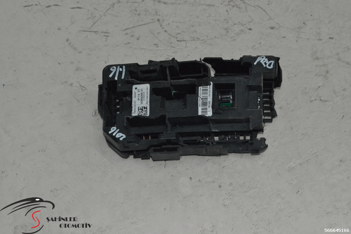 BMW 3 Serisi F30,F80 Sigorta Kutusu 9389068