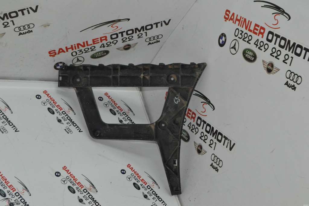 Audi A4 Sağ Arka Tampon Braketi 8K5807454A