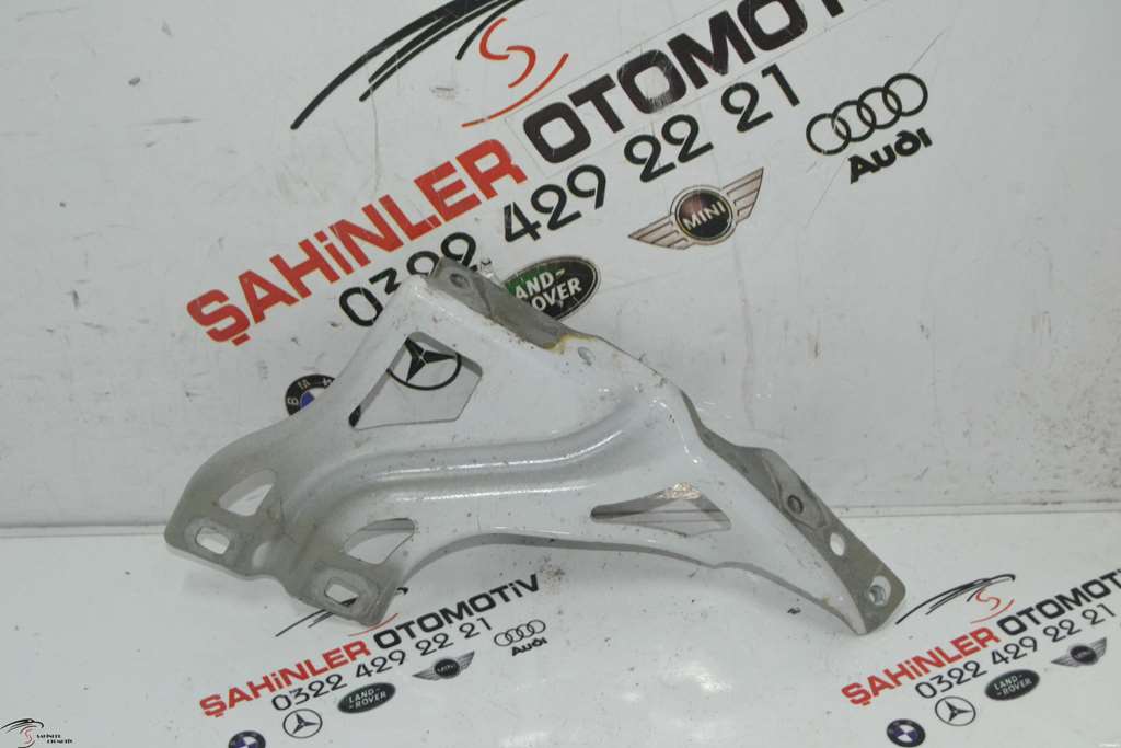 Audi Q3 Sağ Ön Çamurluk Braketi 8U0821136