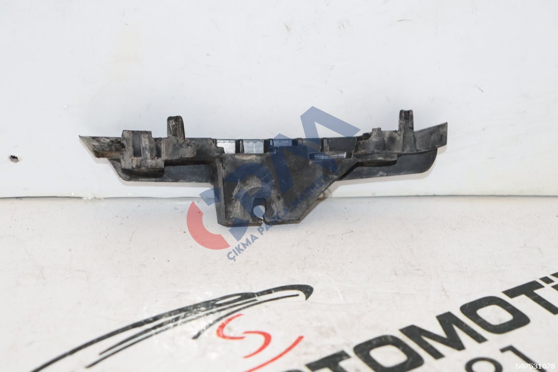 BMW 5 Serisi G30 Sol Ön Tampon Braketi 7385349