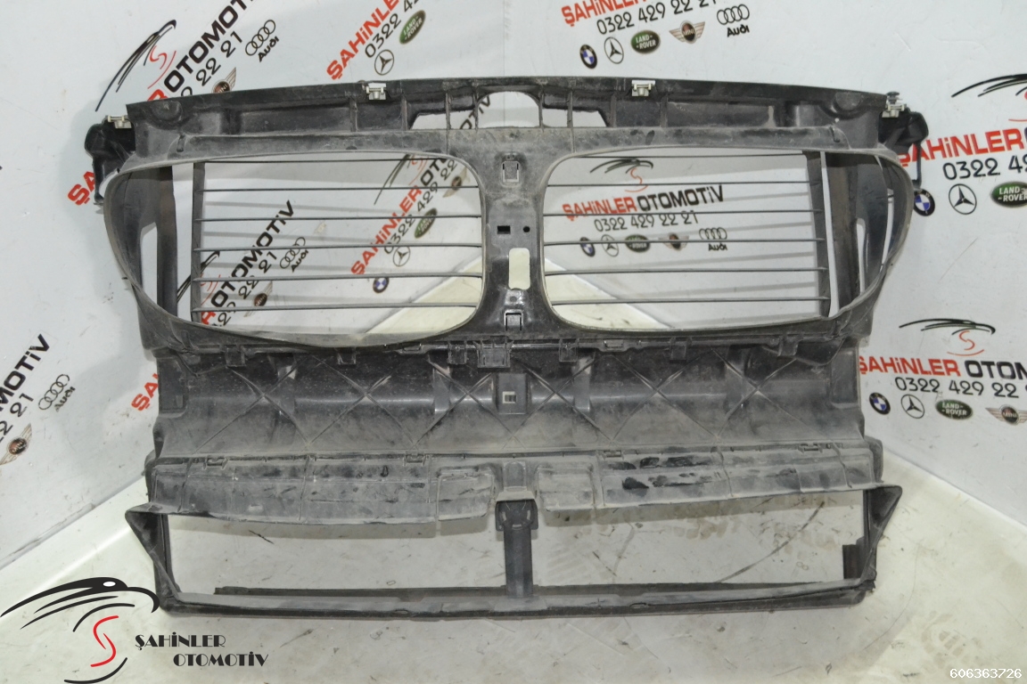 BMW 5 Serisi F10 F11 F01 RADYATÖR SOĞUTMA FANI MUHAFAZASI Ön Gözlük Bakaliti Maske 18779815