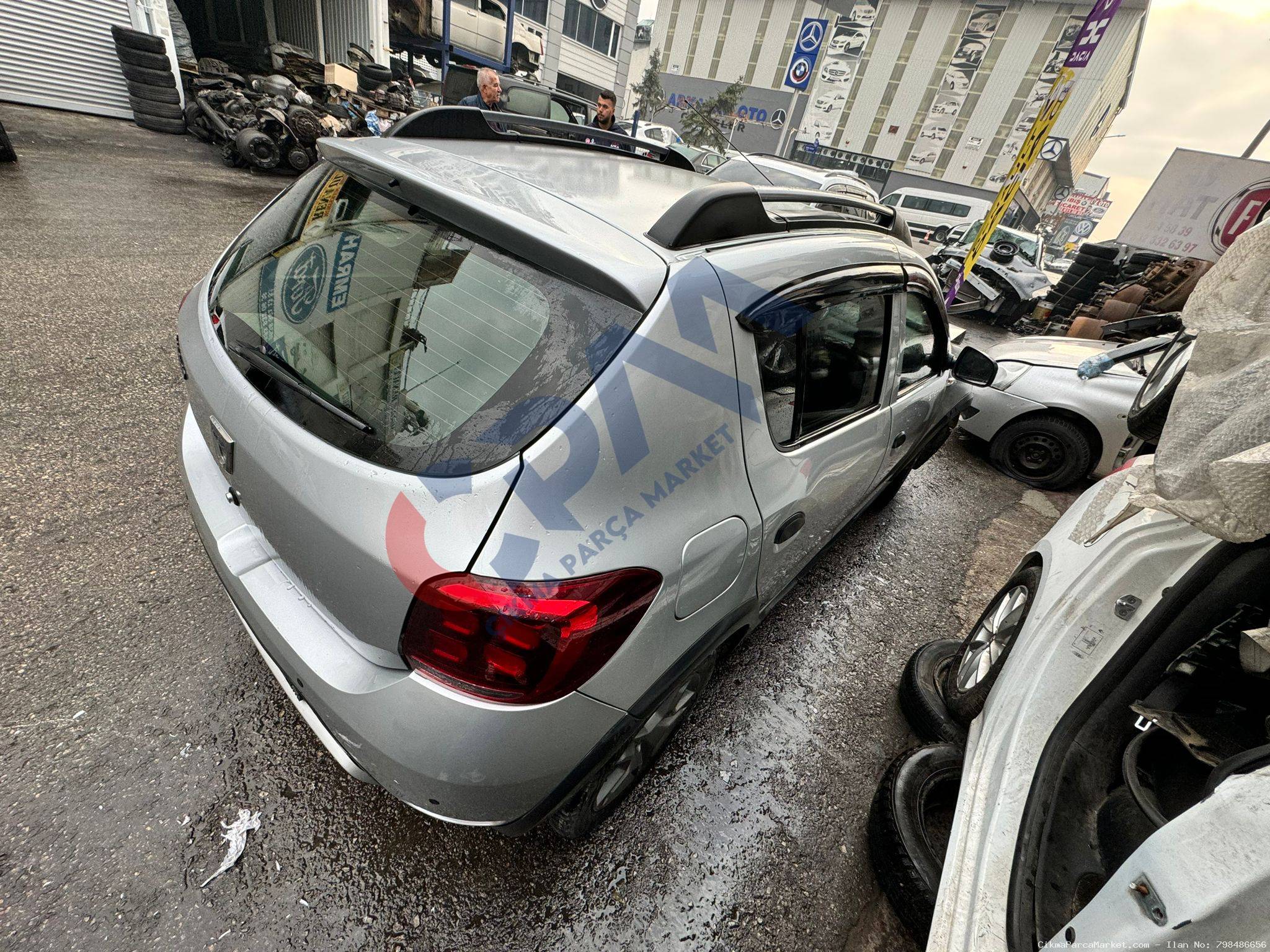 Dacia Sandero Stepway Çıkma Sağ Arka Kapı