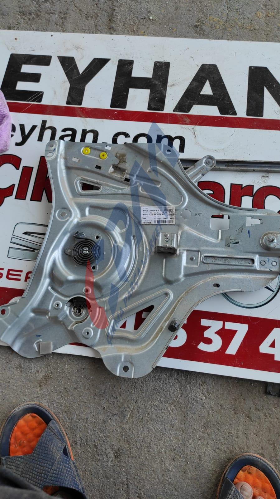 82480 2Y330 Hyundai ix35 2012 ön sağ  kapı cam kirikosu ve panosu