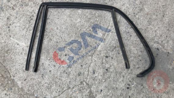 bmw 5.20 E34 sol arka kapı cam çerçeve fitili