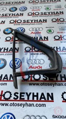 68215 0D040 toyota yaris 2012 sağ ön kelebek cam çerçeve lastiği