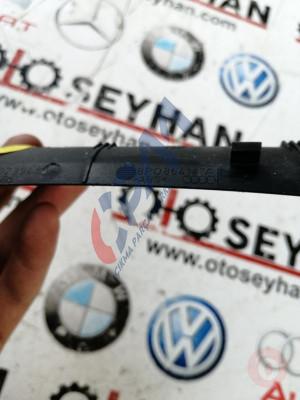 8P0864147A audi a3 sportback 2008 orta konsol eşya bölmesi üst kapağı