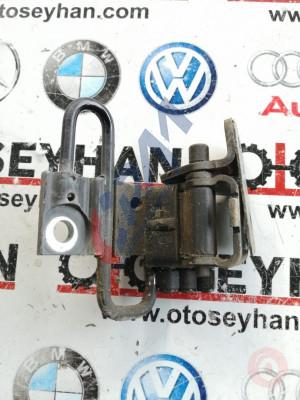 8E0831411E audi a3 2008 sol ön kapı alt menteşe