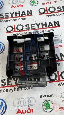 8P0906131A audi a3 sportback 2008 ön cam alt beyin yuvası