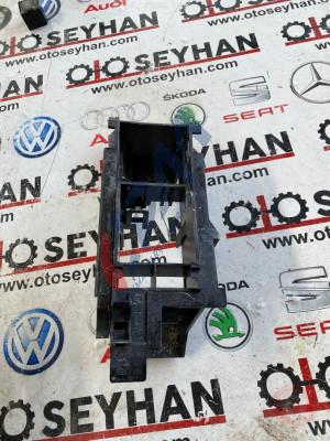 8P0937546A audi a3 2008 sağ ön koltuk fiş yuvası