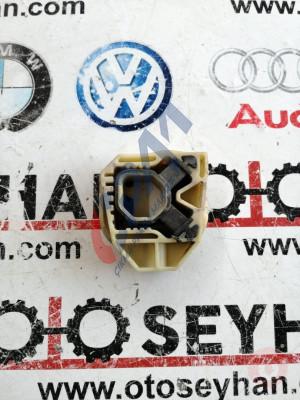 1K0121367G audi a3 2008 radyatör kulağı takozu alt