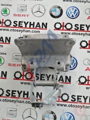 8P0419250A audi a3 2008 direksiyon kolonu göğüs bağlantı braketi