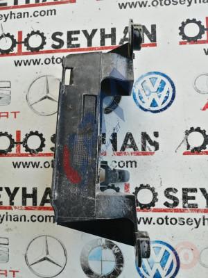 8P0937545A audi a3 2008 ön koltuk alt fiş yuvası