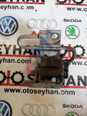 4B0831412B vw golf bora passat sağ ön kapı alt menteşe