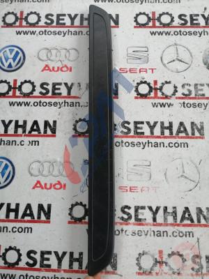 67911 12080 Toyota corolla 2008 sağ ön kapı eşik kaplaması