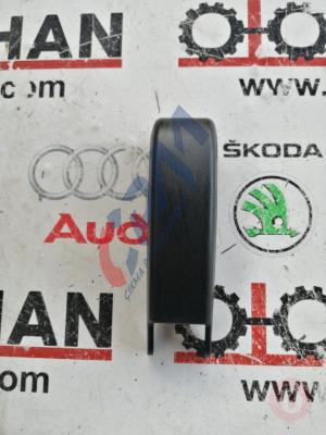 8V0886197B audi a3 2020 arka koltuk bağlantı kaplaması