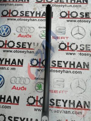 8V5827207 audi a3 2020 bağaj menteşesi kaplaması sol