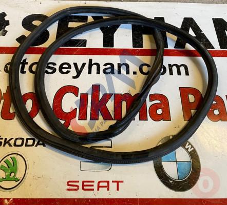 8W5833721B audi A4 B9 2017 sağ arka kapı lastiği