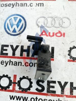 8X4833406B audi a3 2020 sağ arka kapı alt menteşesi