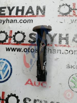 1K0881939B volkswagen golf 6 sol ön koltuk başlığı yuvası düğmeli