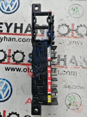 8L0941822 volkswagen bora golf 4 leon iç röle siğorta kutusu