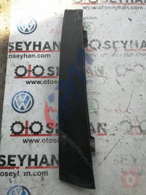 1K4837902A Volkswagen golf 5 sağ ön kapı dış direk kaplaması