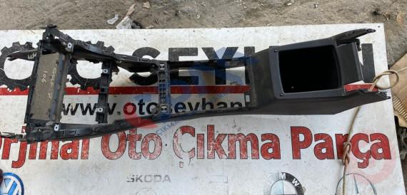 5G0864251D volkswagen golf 7 comfortline orta konsol boş