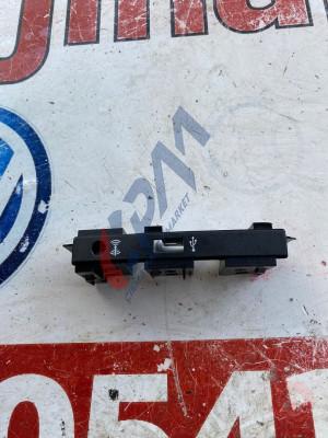 5TA863324B volkswagen tiguan 2017 aux usb girişi tutucu çerçevesi