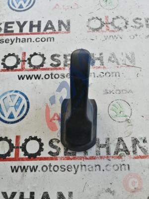 8P0886197A seat leon 2010 arka koltuk bağlantı demiri kaplaması