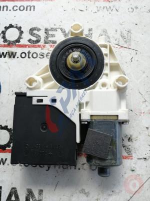 8P0959802Q audi a3 2010 sağ ön kapı cam motoru