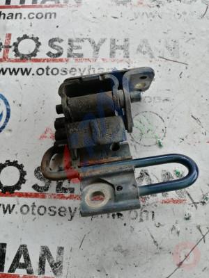 3B0831412B volkswagen bora sağ ön kapı alt menteşesi