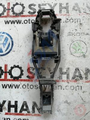 3B0837886 volkswagen passat B5 sağ arka kapı dış açma kolu braketi