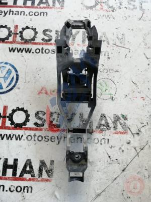 3B0837886 volkswagen passat B5 sağ ön kapı dış açma kolu braketi