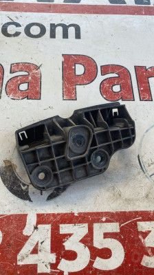 45225757 fiat linea 2015 sağ ön far alt braketi