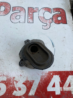 5Q1423339C volkswagen passat B8 direksiyon kutusu üst mafsal braketi