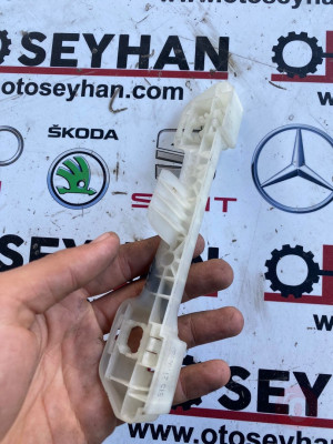 1K0858685B volkswagen golf jetta 2008 tavan tutamağı braketi