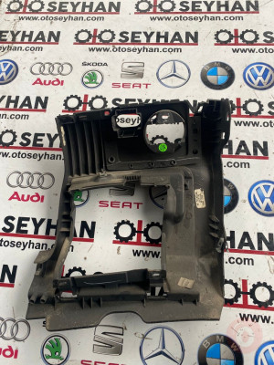 1K1858367 volkswagen jetta golf 2008 direksiyon sol yan kaplaması