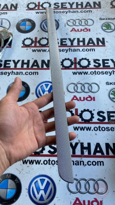 1K1858529 volkswagen jetta golf 2006 göğüs torpido üst çıtası