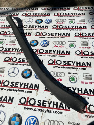 1K5839374B volkswagen jetta golf 5 sağ arka kapı arka vida kapağı kaplaması