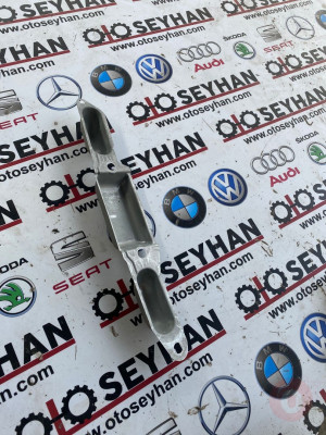 volkswagen jetta 2004 11 bagaj plakalık çıtası bağlantı sacı