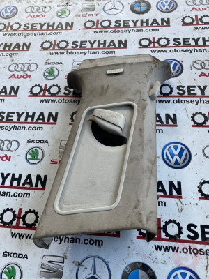 volkswagen jetta 2008 orta sağ direk kaplaması