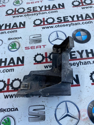 1K5807394A volkswagen jetta 2008 sağ stop alt braketi