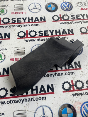 8V4868606 audi A3 sportback 2015 sağ arka direk alt kaplaması