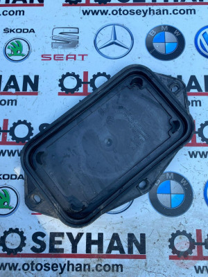 1K0941369A volkswagen caddy 2008 ön cam alt kapağı